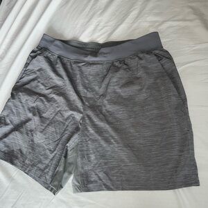 Lululemon Men Shorts 7 inches Size XL